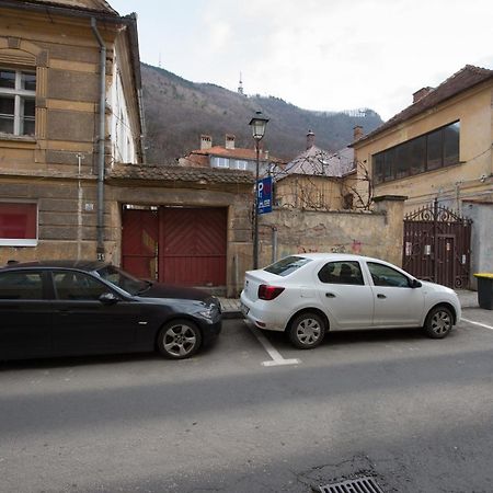 Charming Old Town Flat With Mountain View Lejlighed Braşov Eksteriør billede