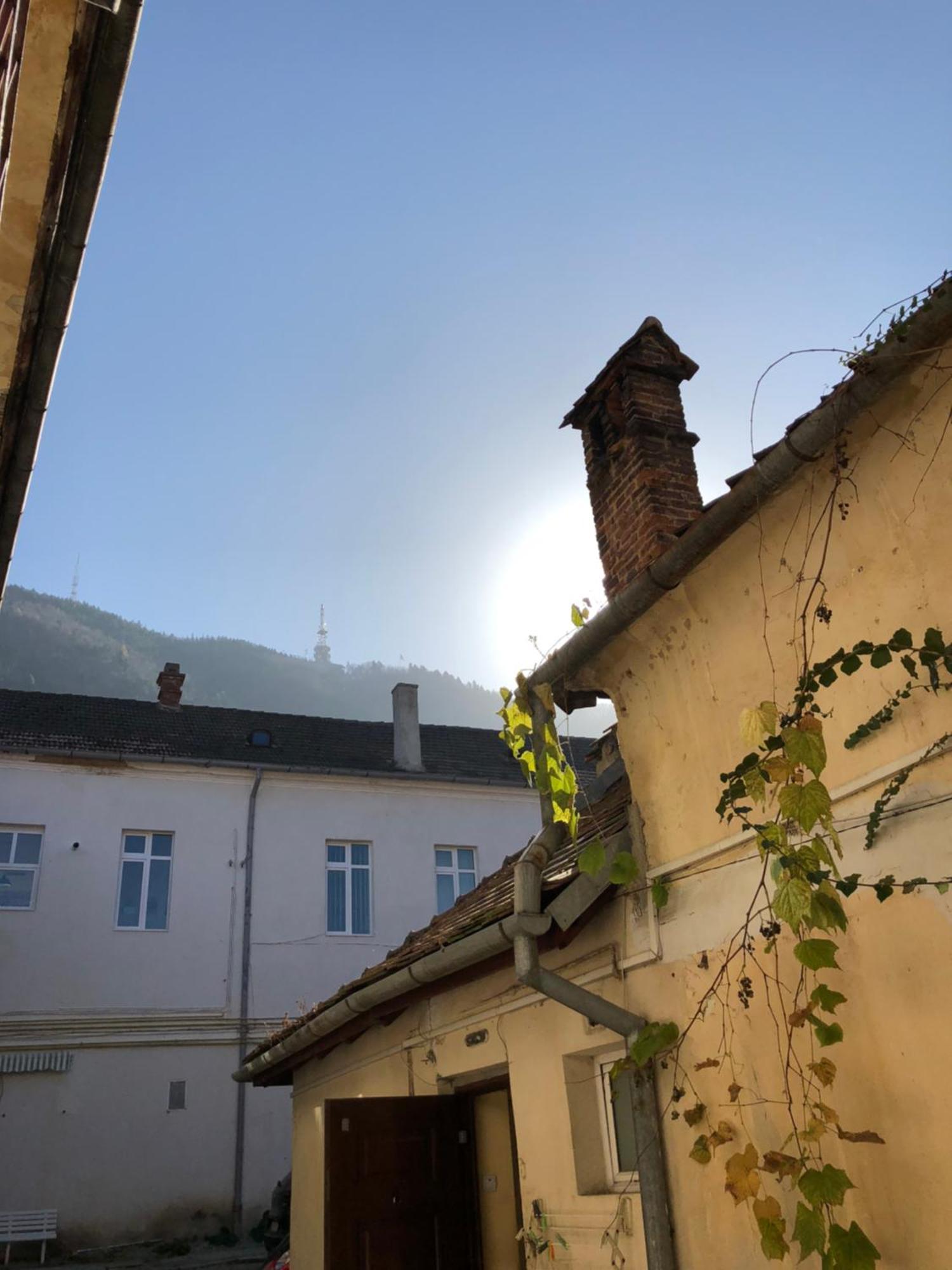 Charming Old Town Flat With Mountain View Lejlighed Braşov Eksteriør billede