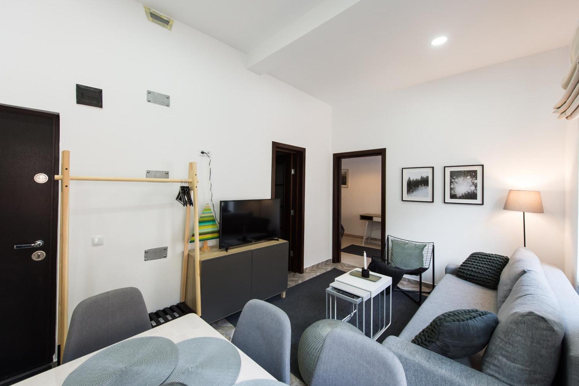 Charming Old Town Flat With Mountain View Lejlighed Braşov Eksteriør billede