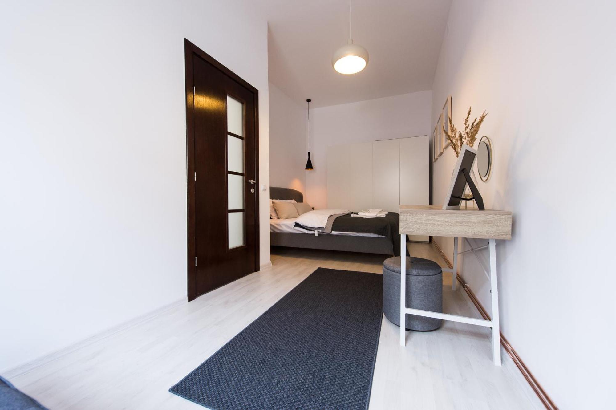 Charming Old Town Flat With Mountain View Lejlighed Braşov Eksteriør billede
