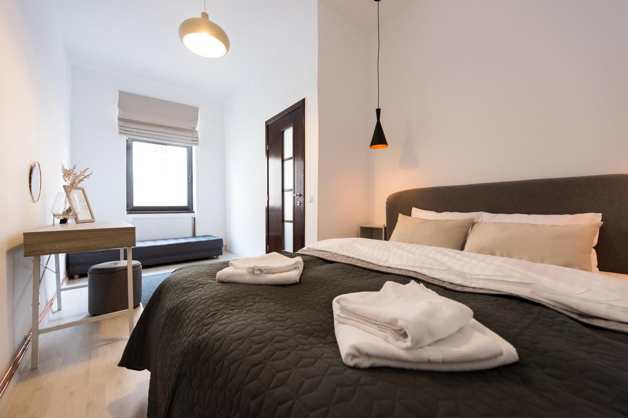 Charming Old Town Flat With Mountain View Lejlighed Braşov Eksteriør billede